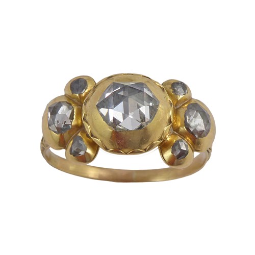 Late 17th century rose cut diamond, enamel and gold ring, c.1680, seven stone wide cluster setting with larger central diamond between diamond trios,